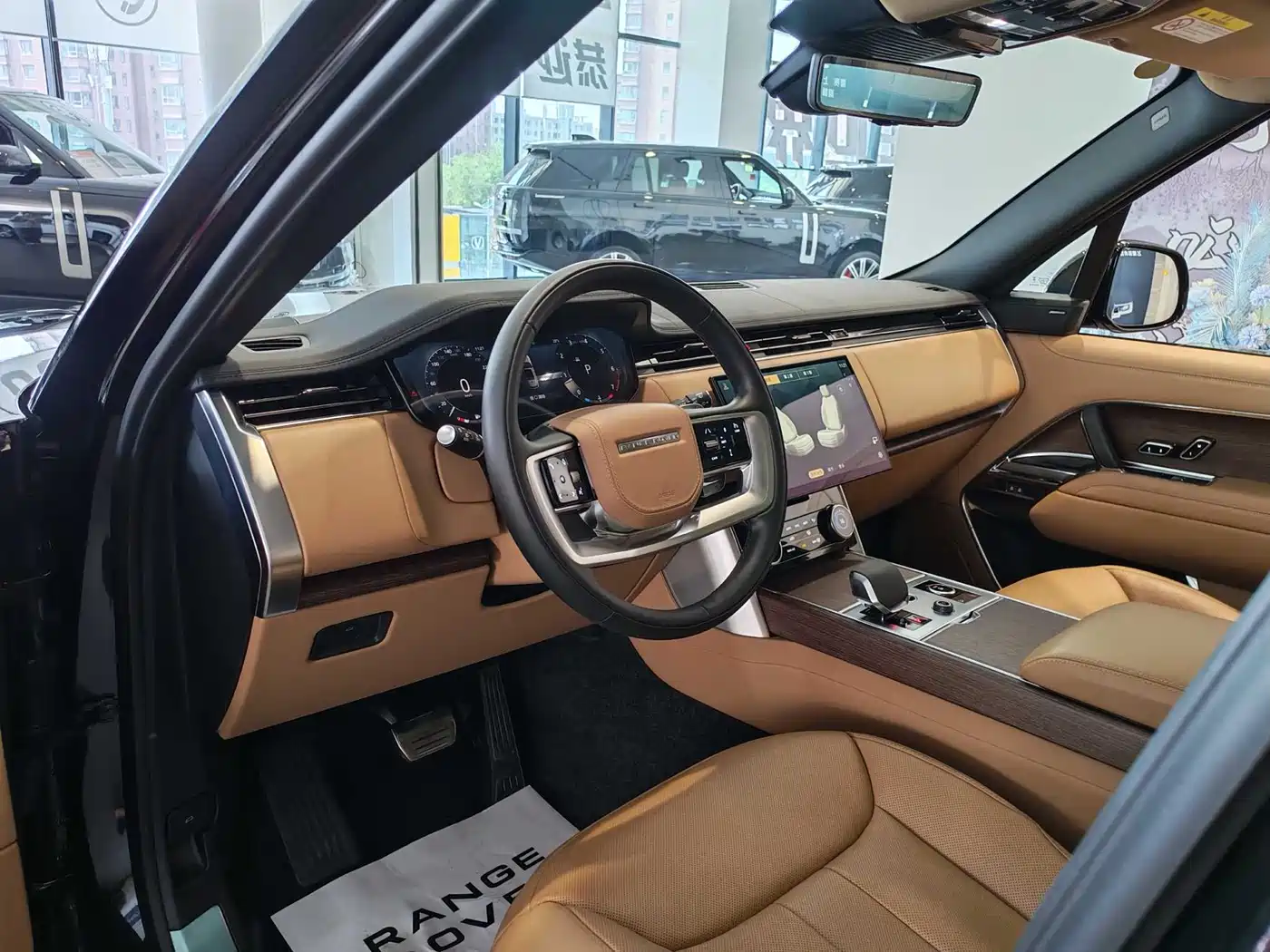 Land Rover Range Rover 2023 3.0 L6 400PS Golden Age 7-Seater Long Wheelbase фото 7
