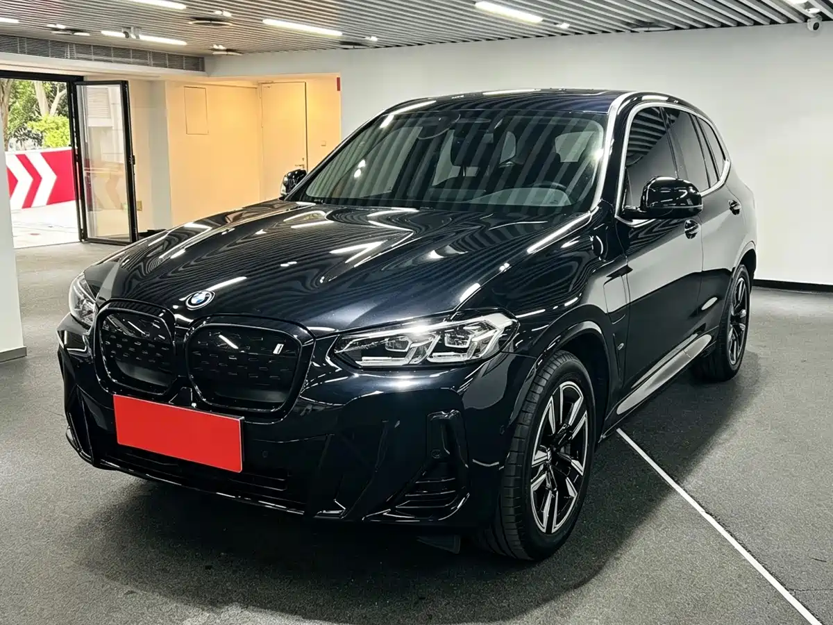 BMW iX3 2022 Leading Edition
