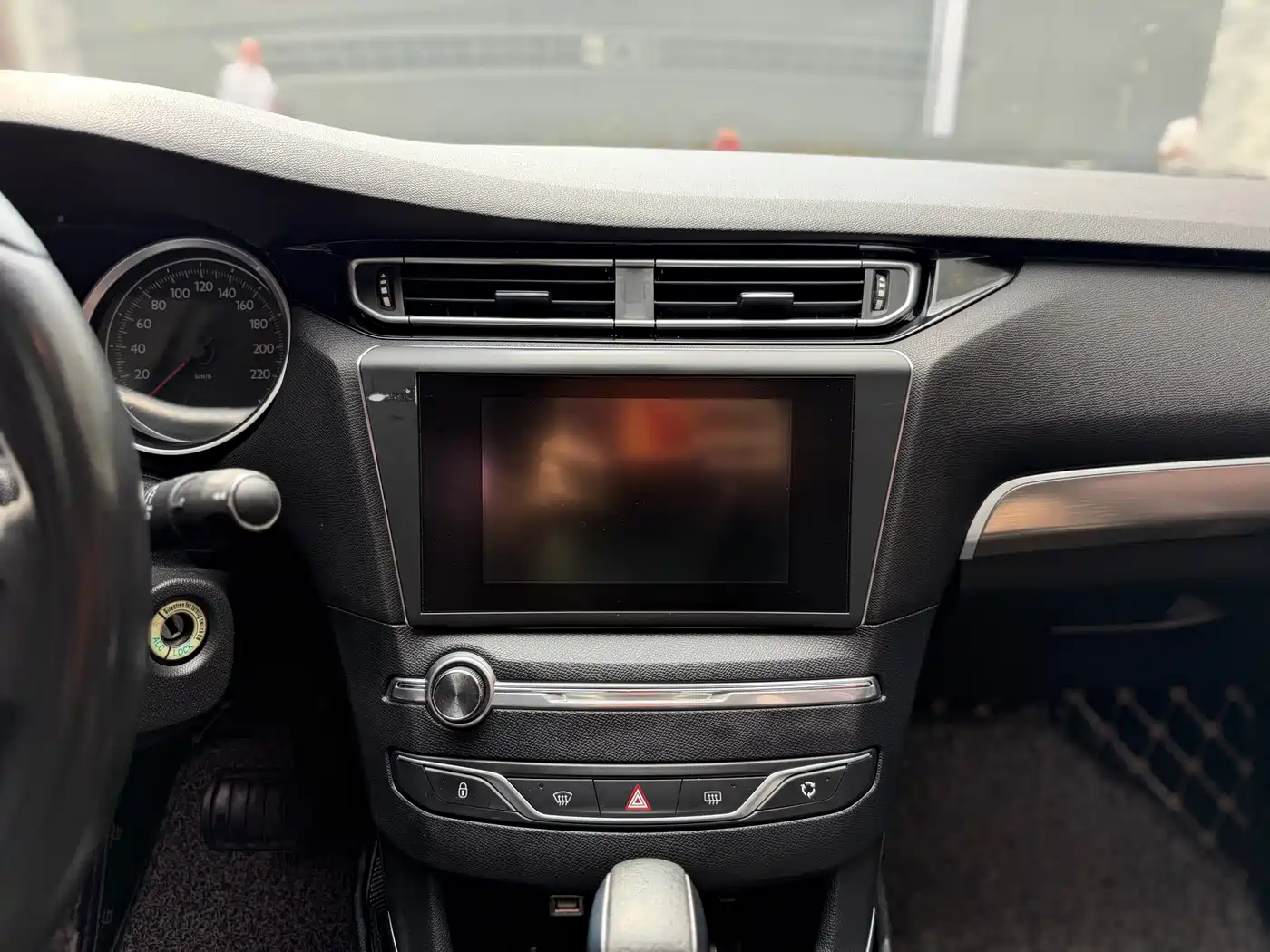 Peugeot 408 2016 1.6T Automatic Luxury Edition фото 15