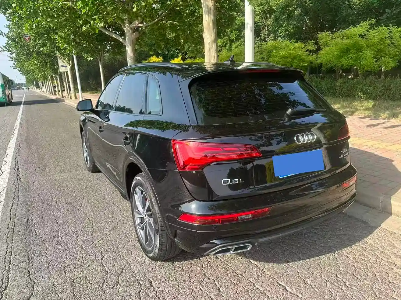 Audi Q5L 2024 Model 40 TFSI Luxury Dynamic фото 3