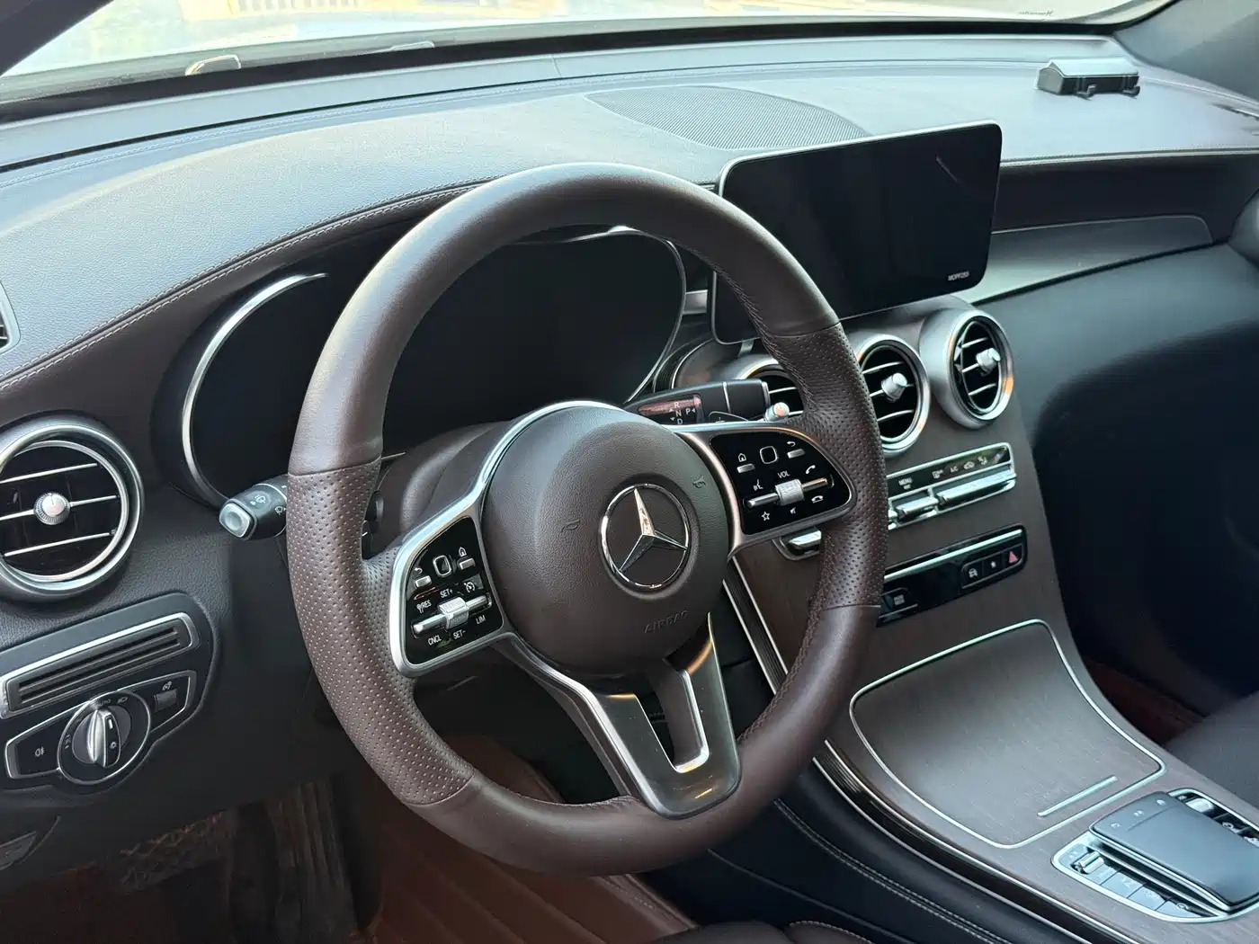 MERCEDES-BENZ GLC