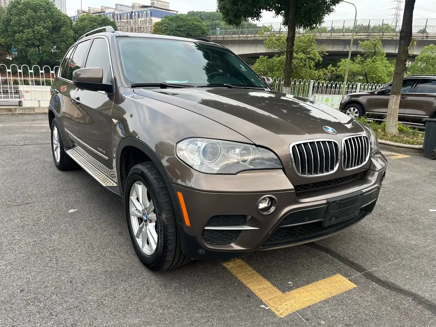 BMW X5 (Import) 2011 xDrive35i Leading Edition фото 3