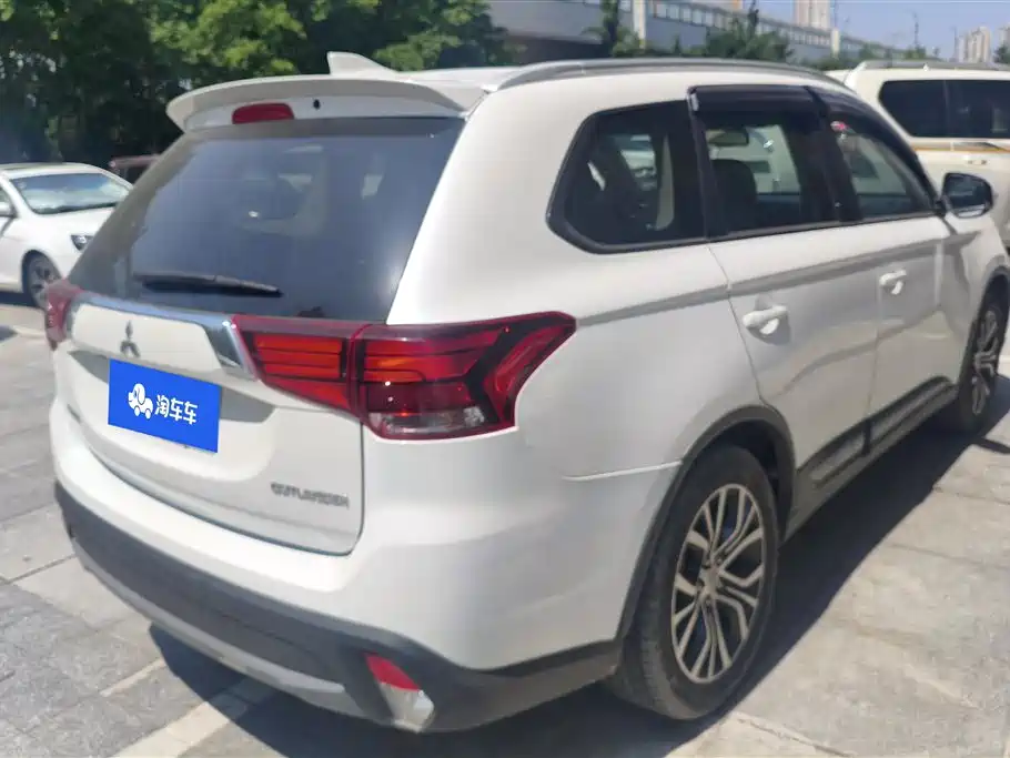 MITSUBISHI OUTLANDER