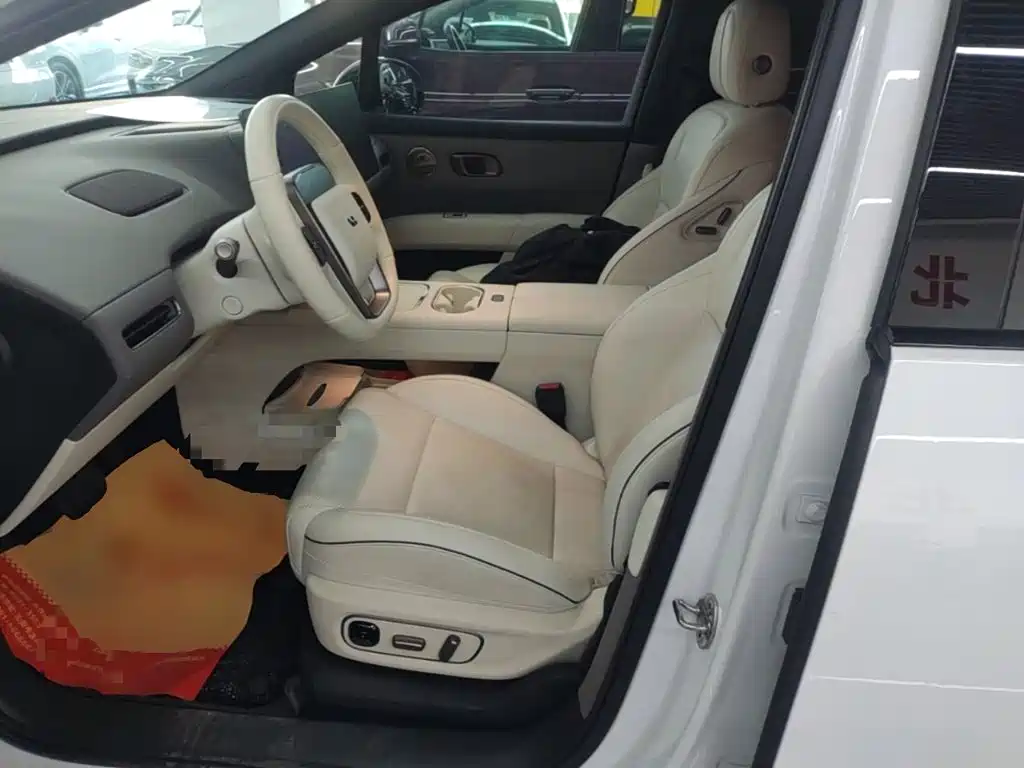 Li Auto i6 2026 2025 2WD Base Model