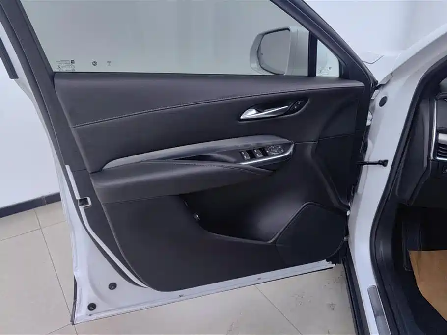 Cadillac XT4 2022 28T FWD Luxury фото 7
