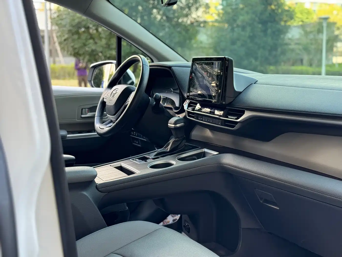 Toyota Sienna 2021 2.5L Hybrid Luxury Edition фото 19