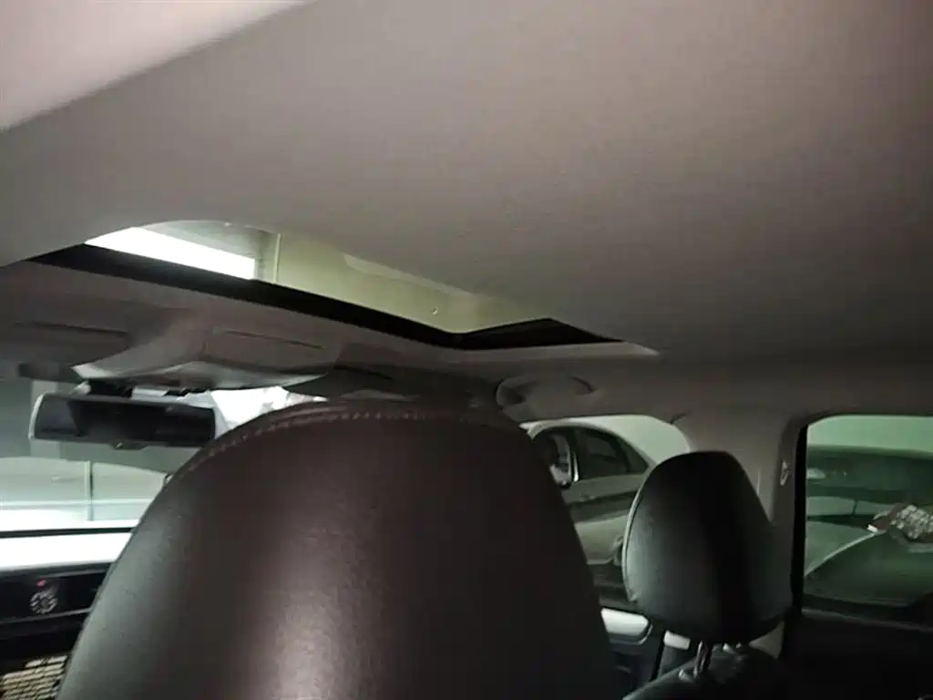 Volkswagen Passat 2015 1.8TSI DSG Prestige Edition фото 18
