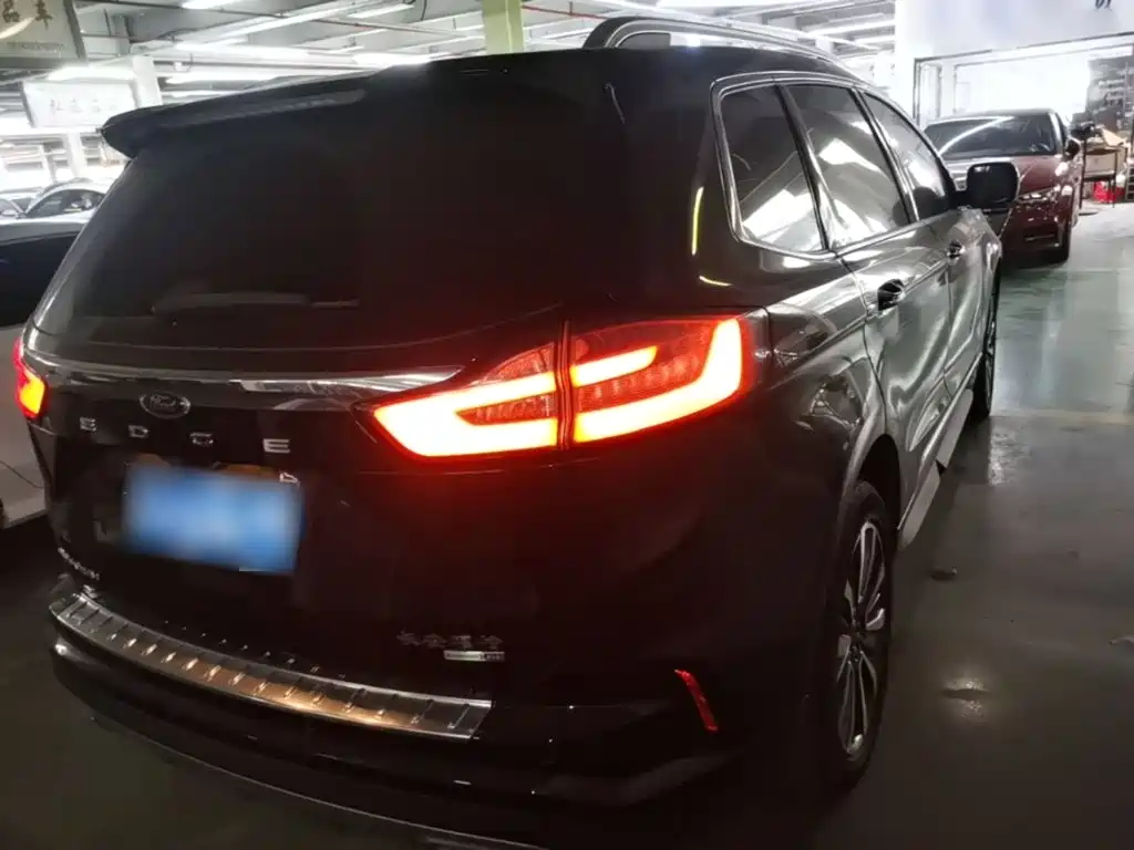 Фото 7 - Ford Edge