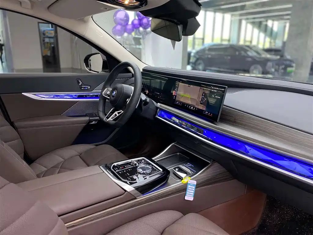 BMW 7-SERIES