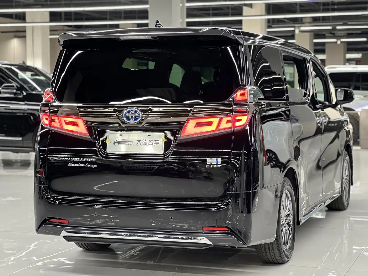 Toyota Vellfire 2023 Crown Hybrid 2.5L HV Ultimate фото 4