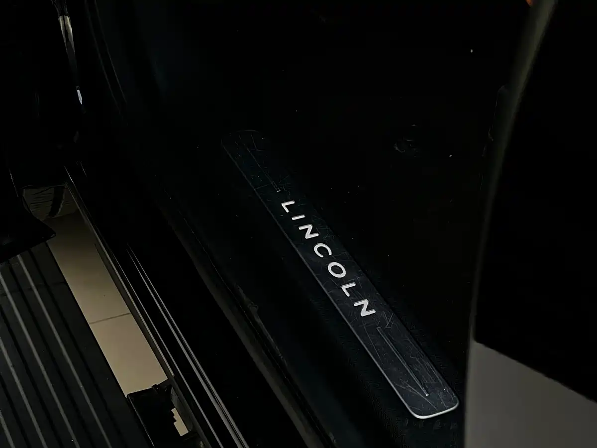 Lincoln Navigator 2019 3.5T Ultimate China VI фото 18