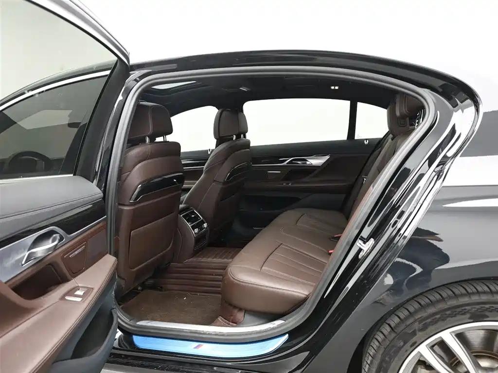 BMW 7 Series 2018 730Li Leading Type M Sport Package фото 14