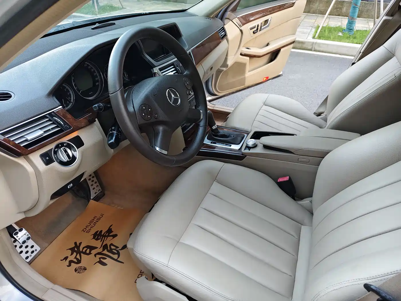 Mercedes-Benz E-Class 2011 E 260 L CGI Fashion фото 7
