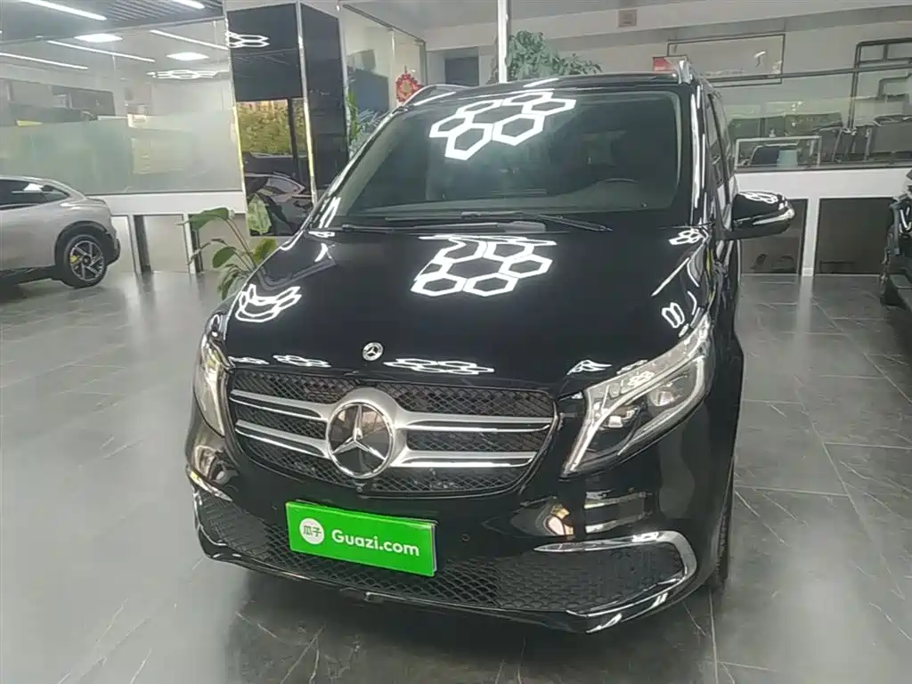 Mercedes-Benz V-Class 2021 V 260 L Long Wheelbase Premium Edition фото 3
