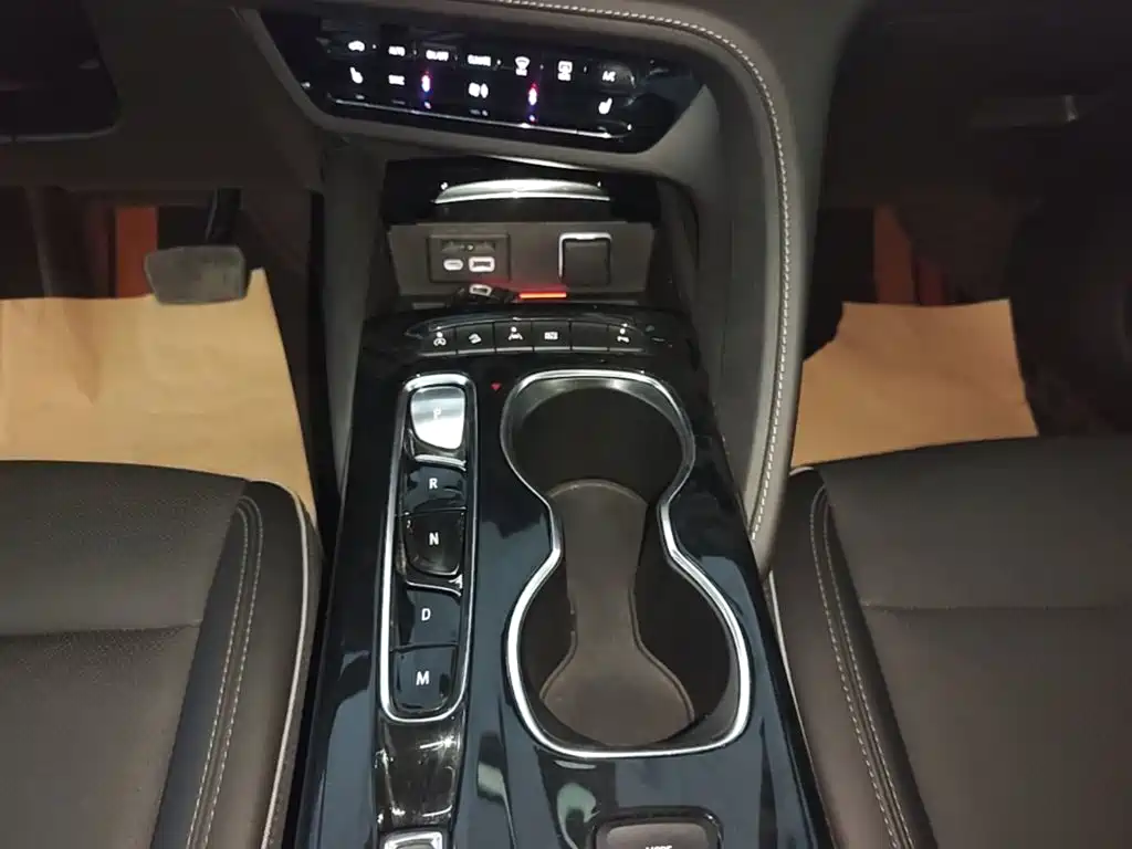 Фото 14 - Buick Envision Plus