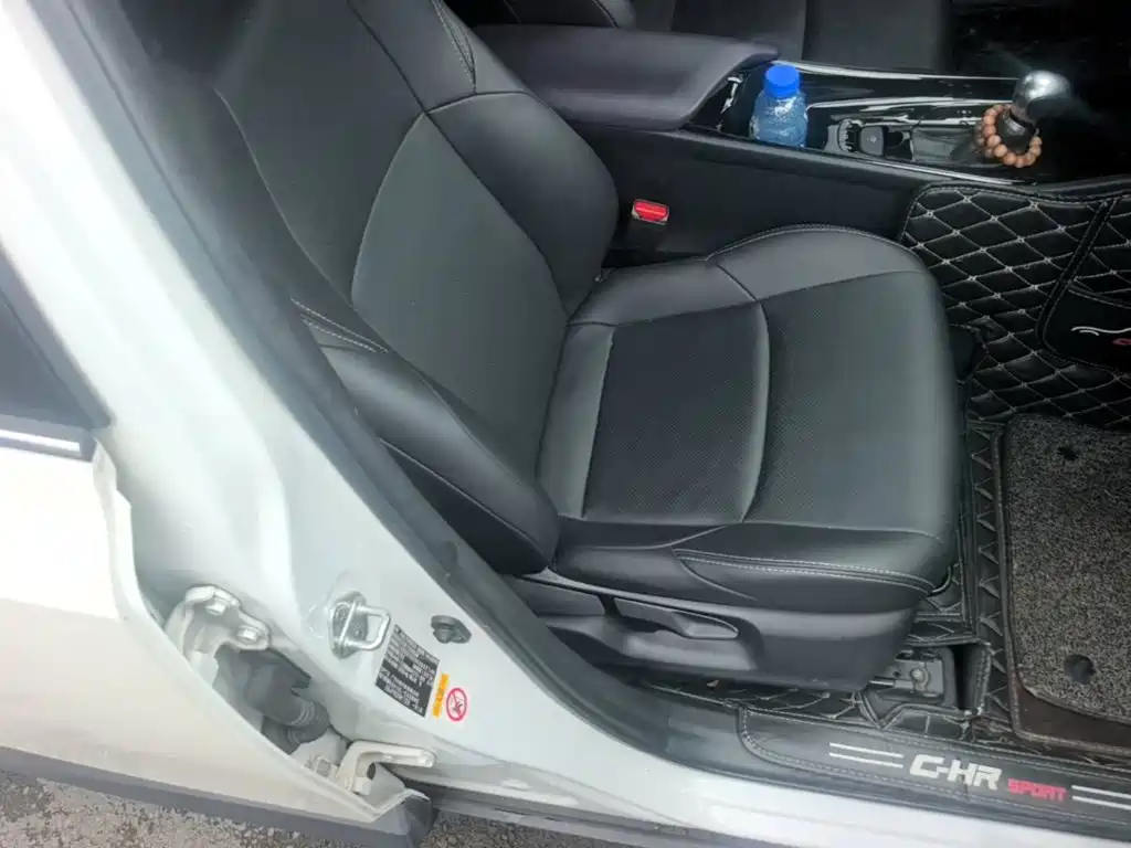 Фото 25 - Toyota C-HR
