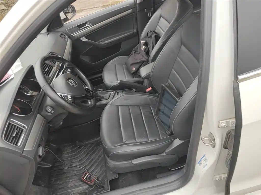 Volkswagen Lavida 2017 1.6L Automatic Comfort Edition фото 15