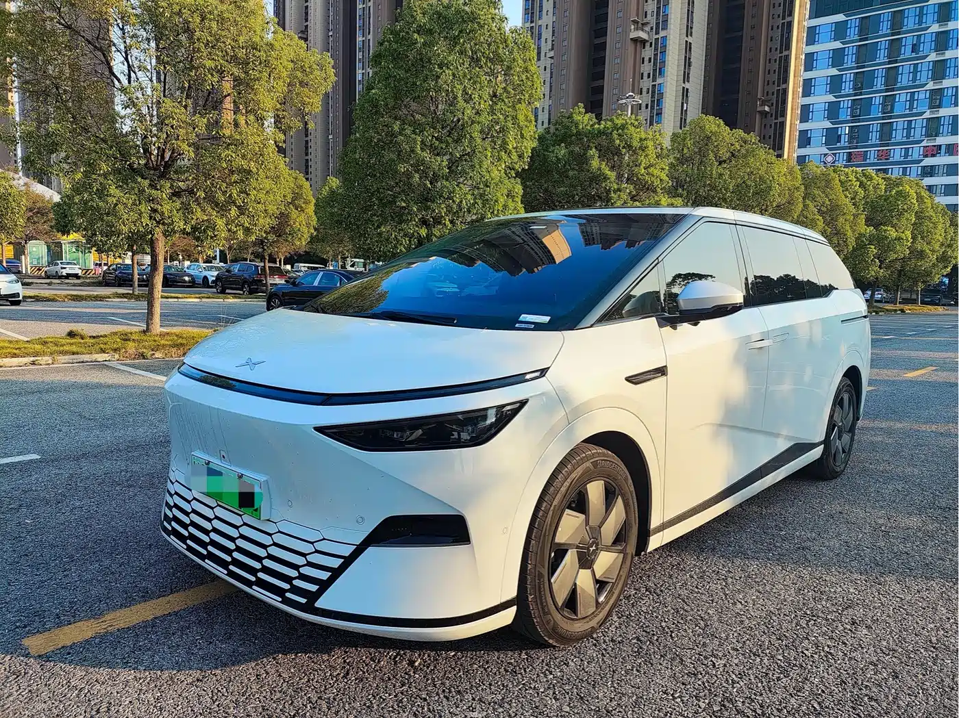 XPeng X9, 2024 год
