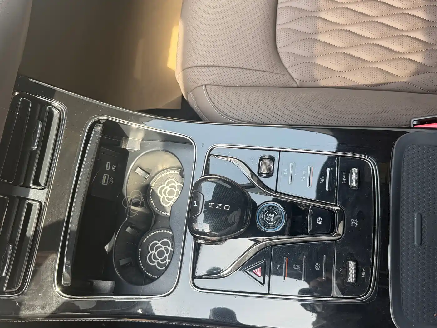 BYD Han 2024 DM-i Glory Edition 121KM Elite фото 8