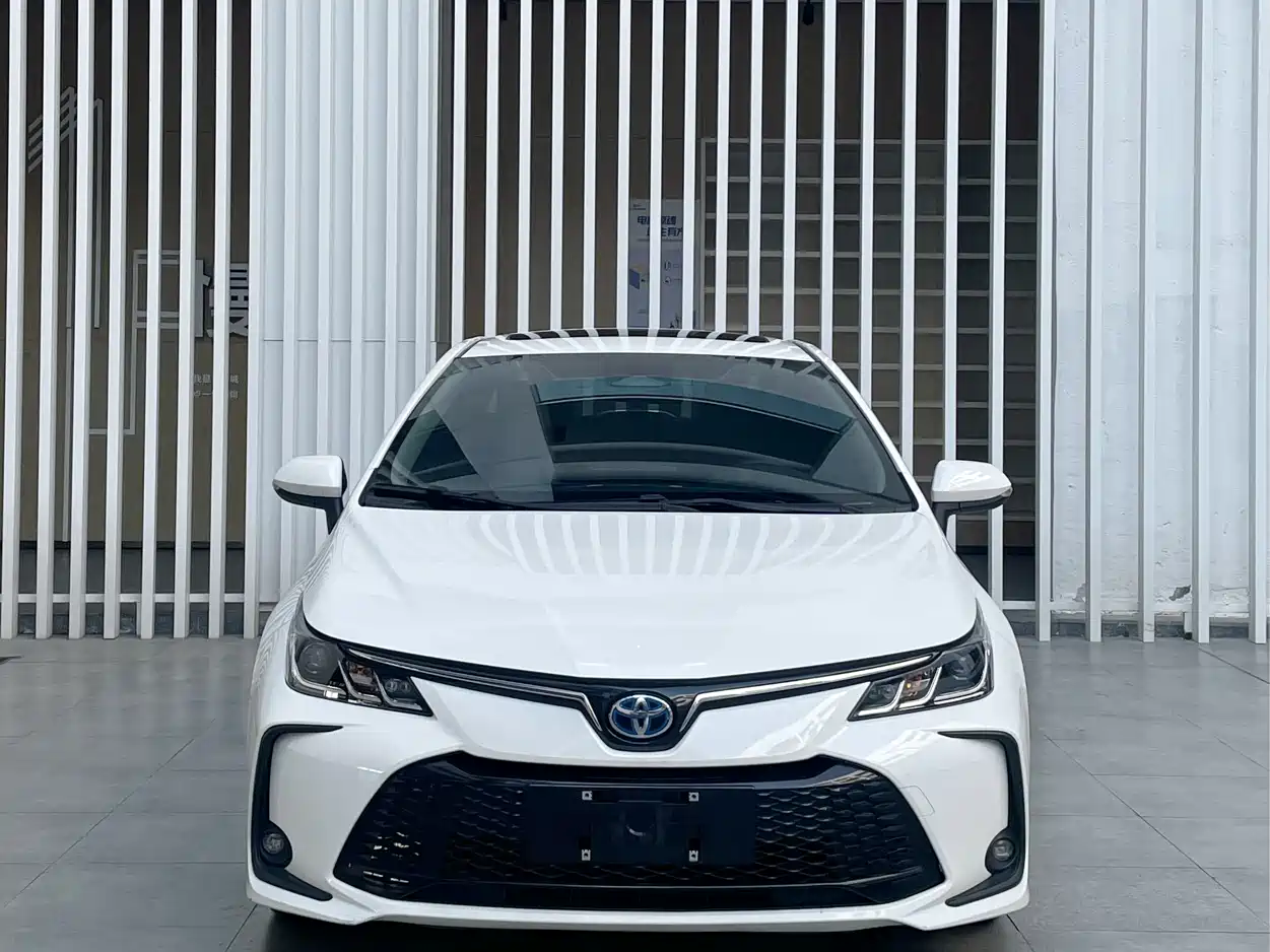 Toyota Corolla 2023 1.8L Smart Hybrid Dual Engine Elite Edition фото 2
