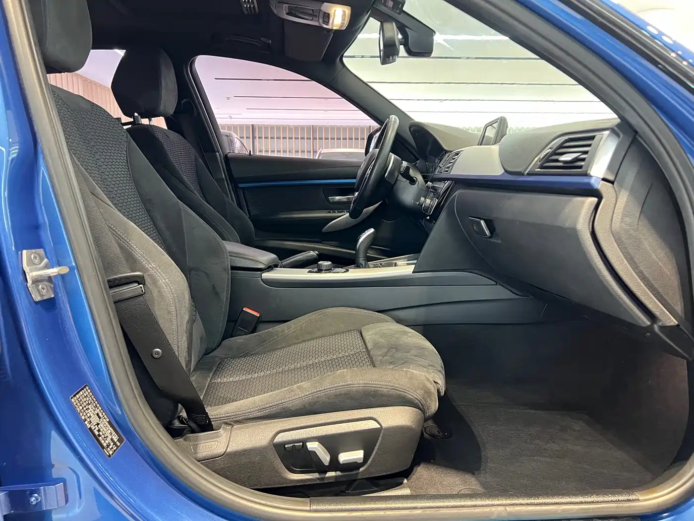 BMW 3 Series 2017 320i M Sport фото 10
