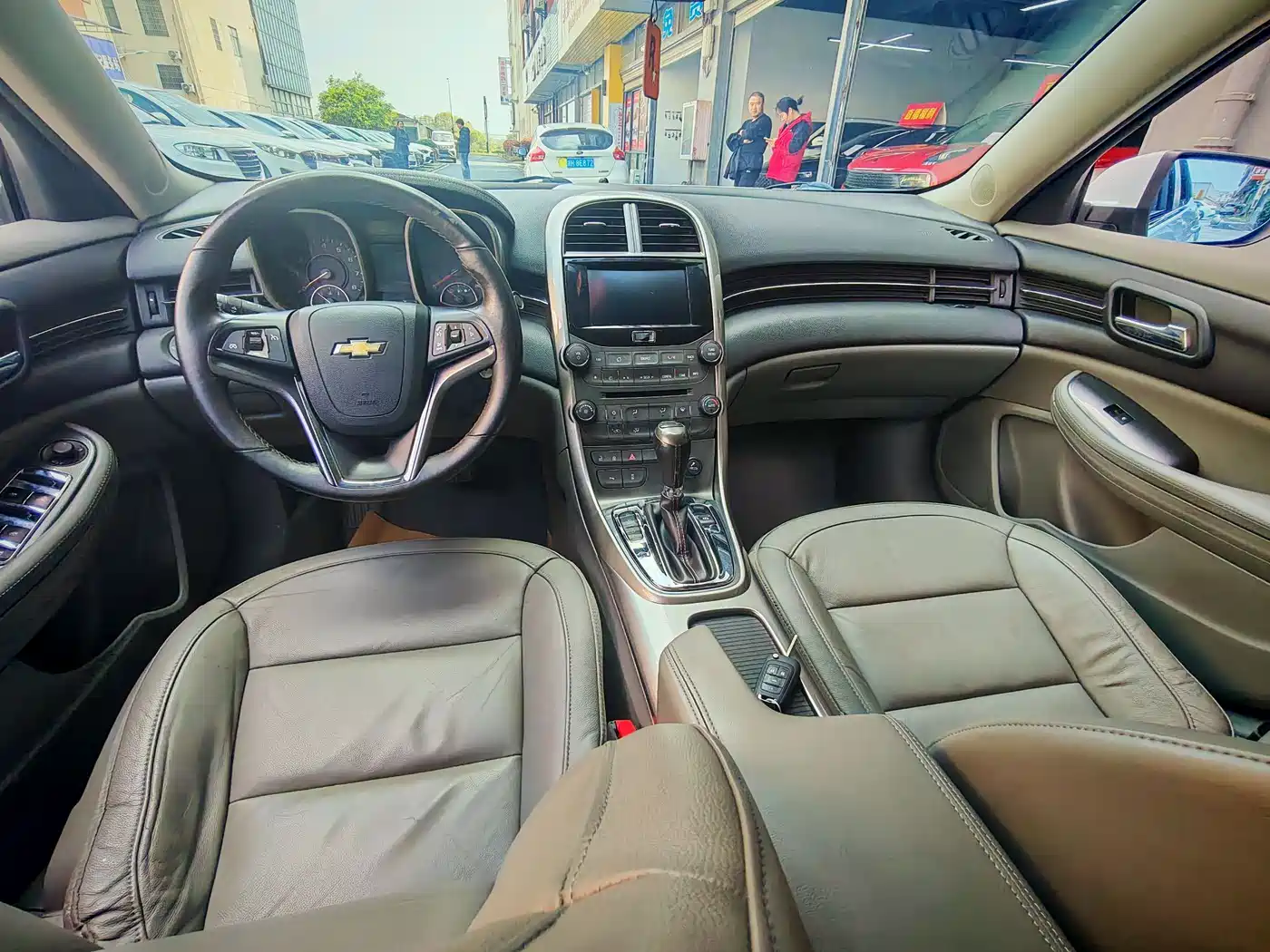 Chevrolet Malibu 2012 2.0L Automatic Luxury Edition фото 7