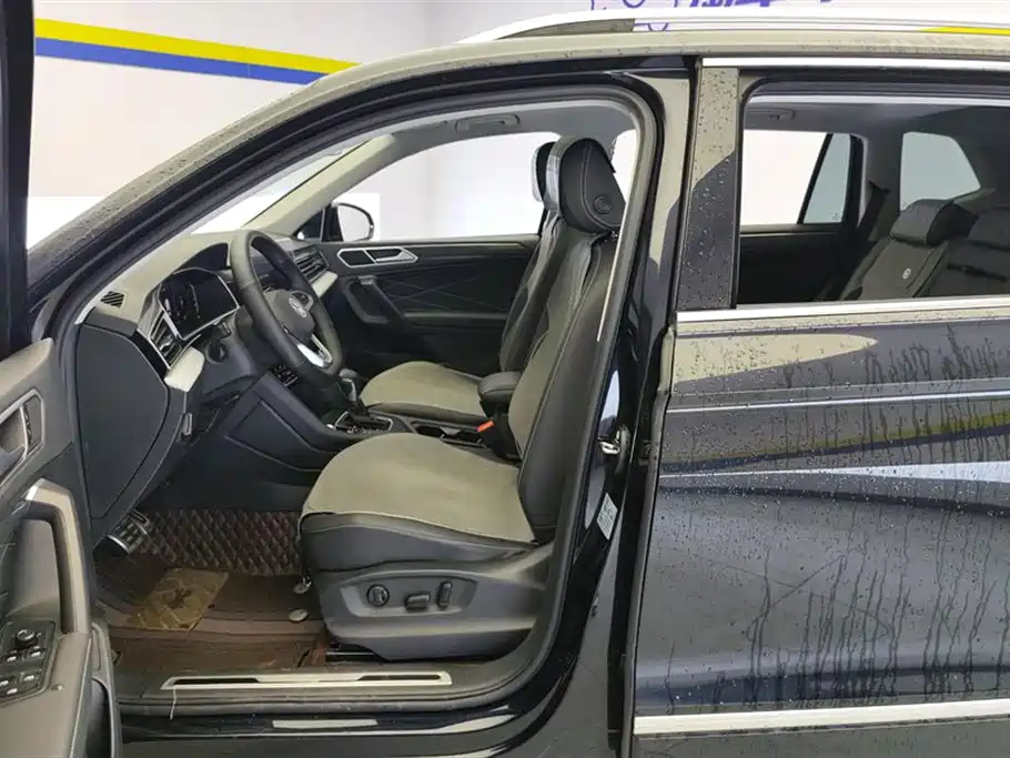 Volkswagen Tiguan L 2024 330TSI Automatic 2WD R-Line Premium Enjoyment Edition фото 9