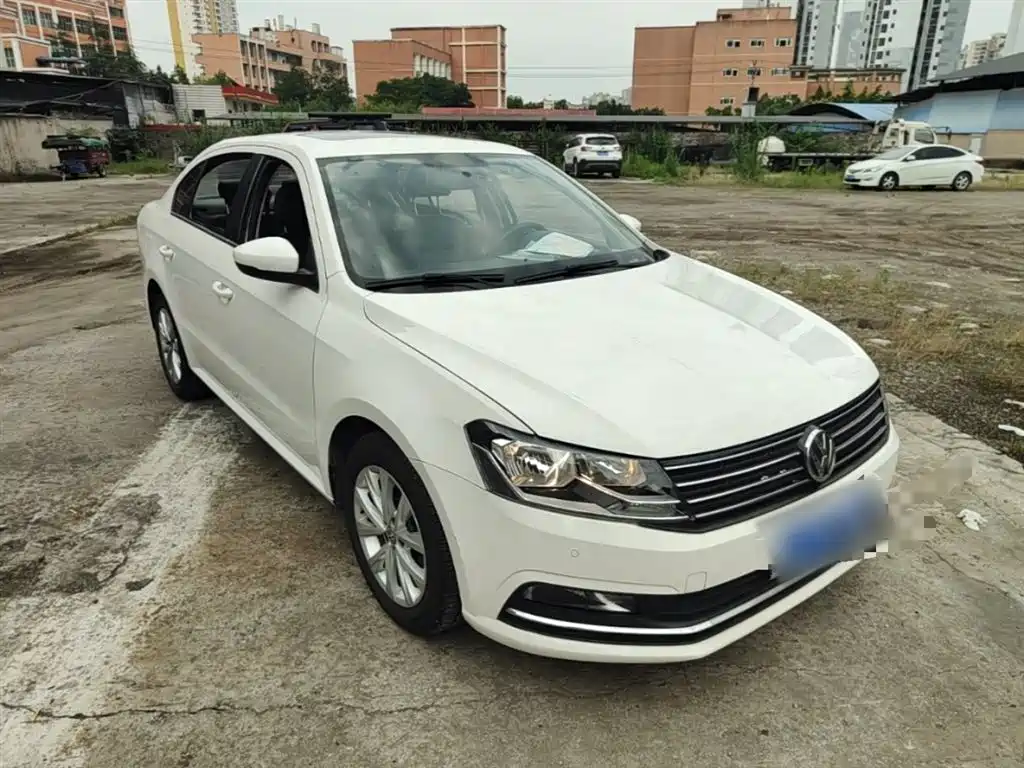 Volkswagen Lavida 2017 1.6L Automatic Comfort Edition фото 4