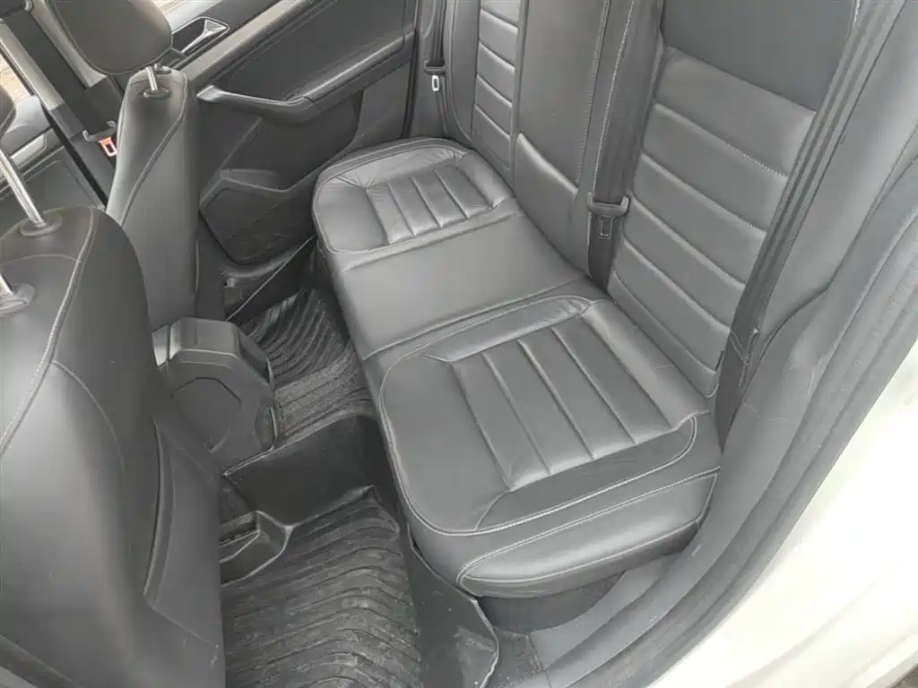 Volkswagen Lavida 2017 1.6L Automatic Comfort Edition фото 17