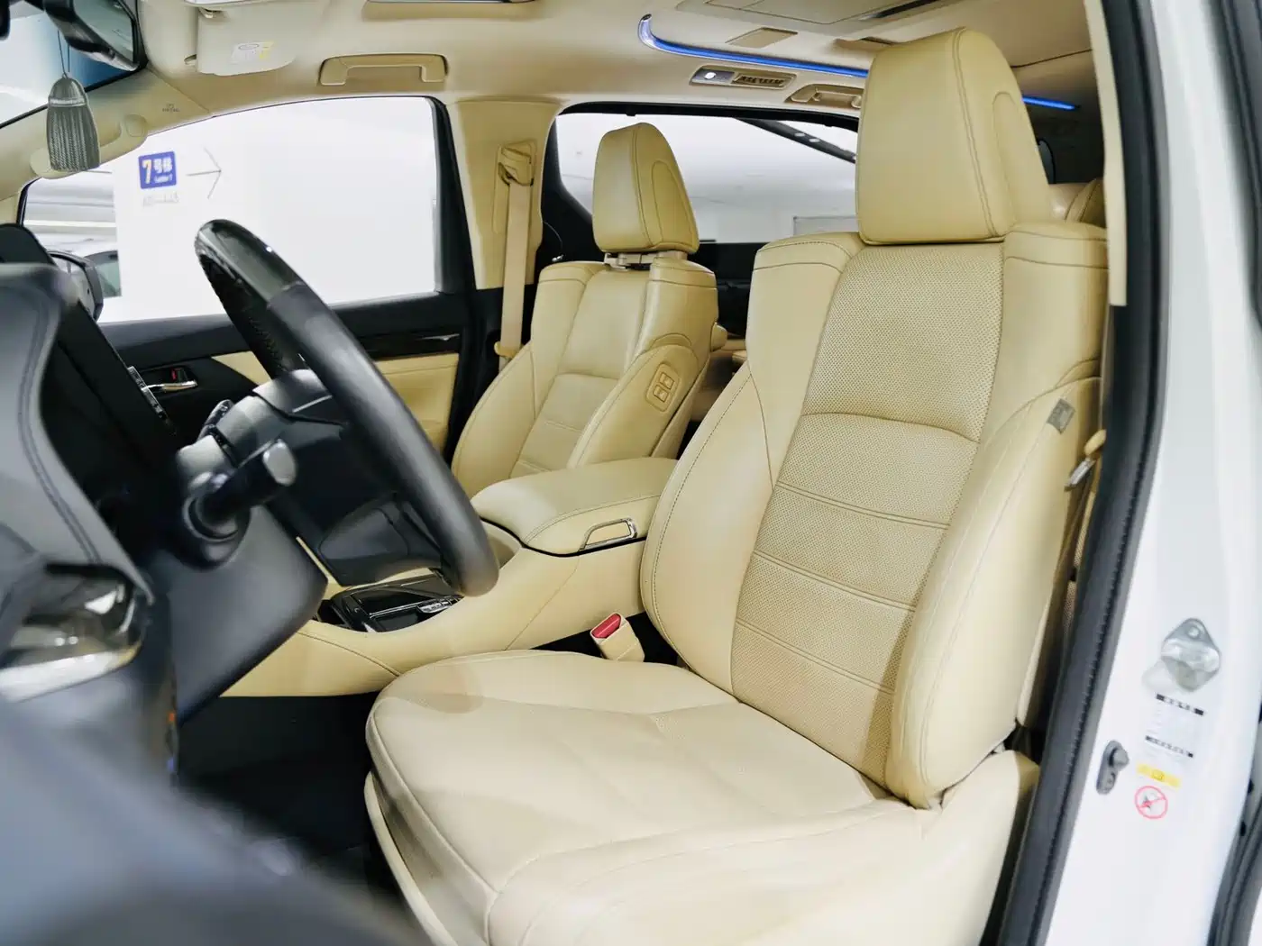 Фото 6 - Toyota Alphard