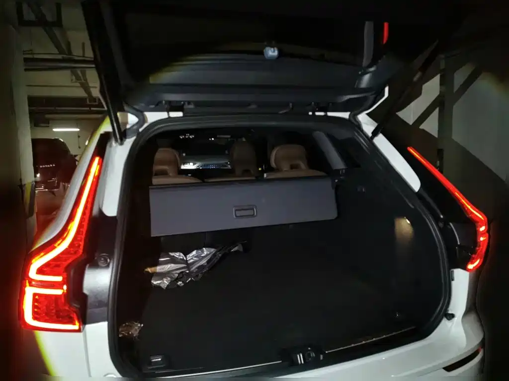 Volvo XC60 Plug-in Hybrid 2023 2023 T8 Plug-in Hybrid Long Range AWD Smart Vision Luxury