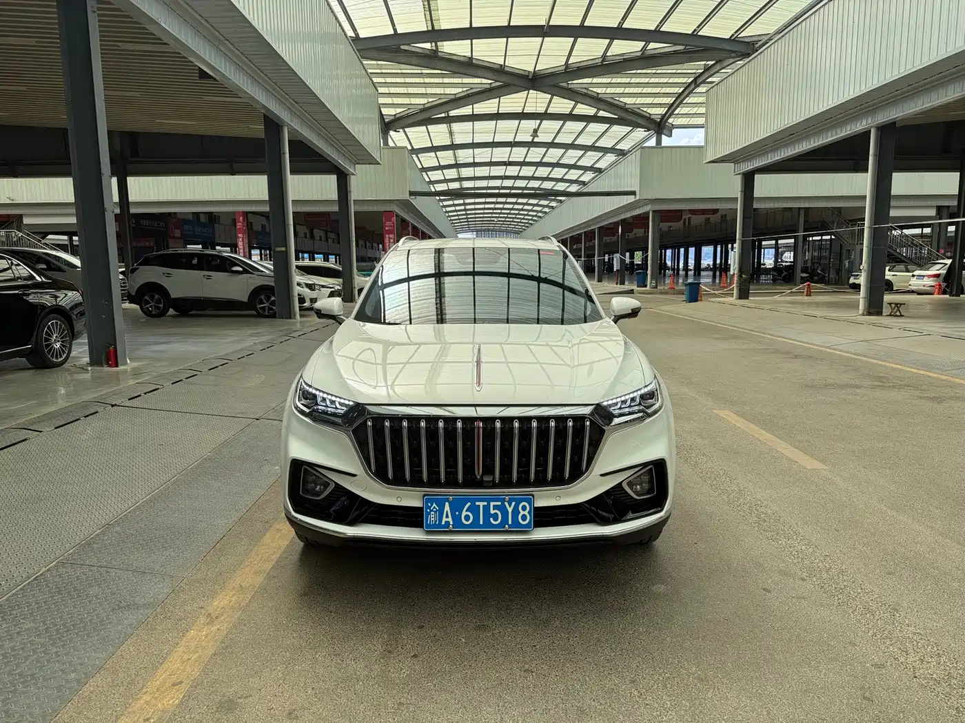 Фото 2 - Hongqi HS5