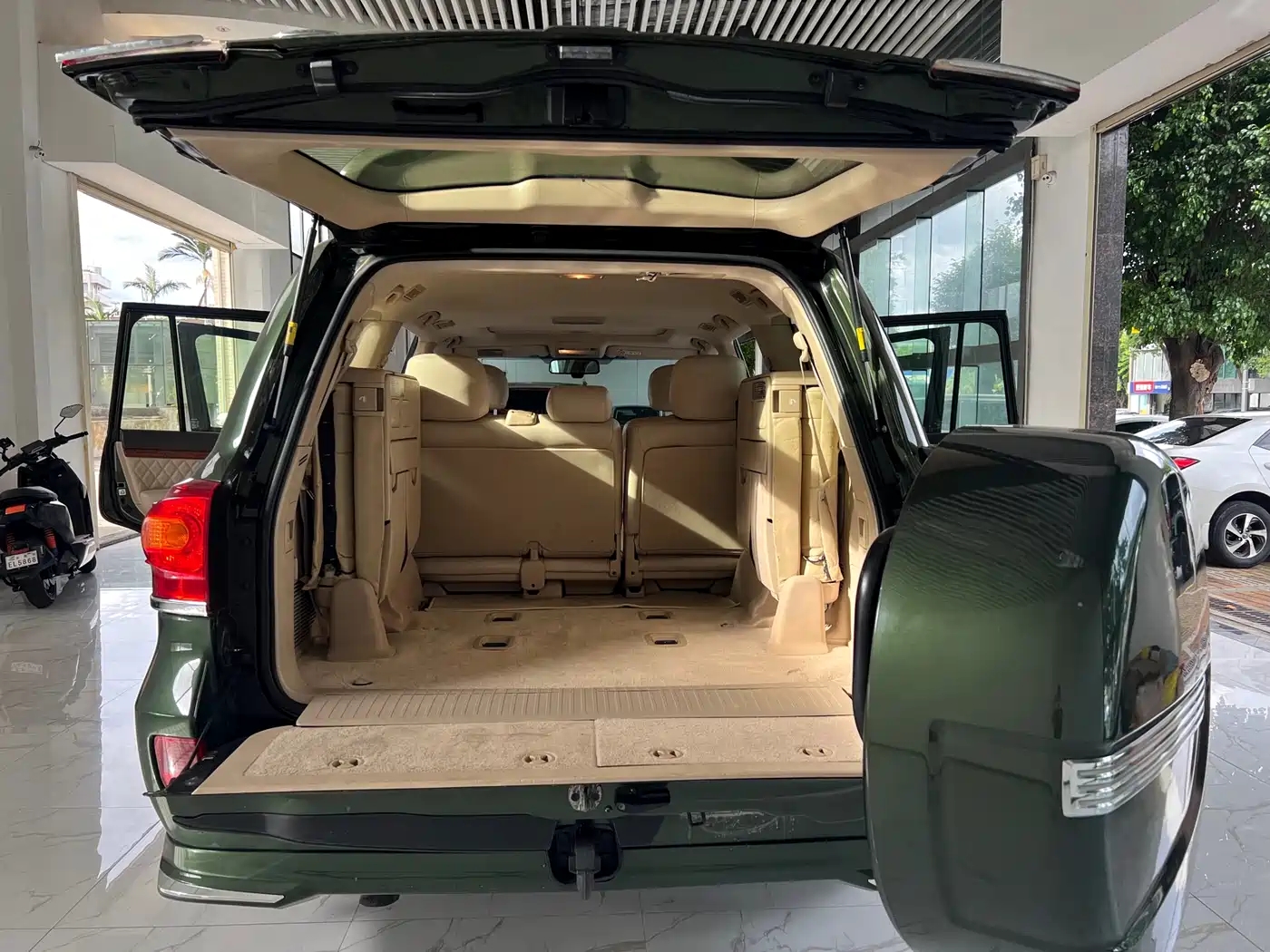 Toyota Land Cruiser (Import) 2015 4.0L V6 Middle East Limited Edition фото 14