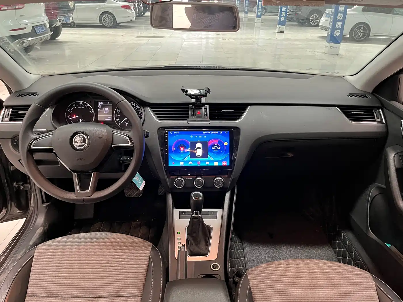 Škoda Octavia 2017 1.6L Automatic Pioneer Edition фото 8