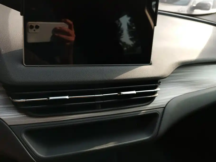 Hongqi E-QM5 2023 620km PLUS фото 13