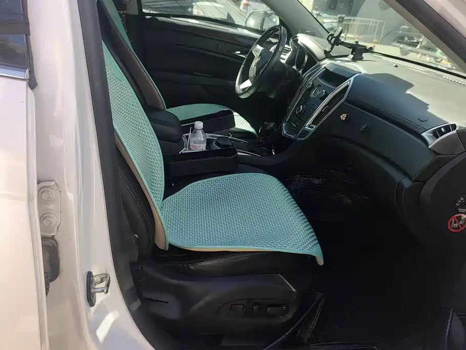 Photo 8 - Cadillac SRX