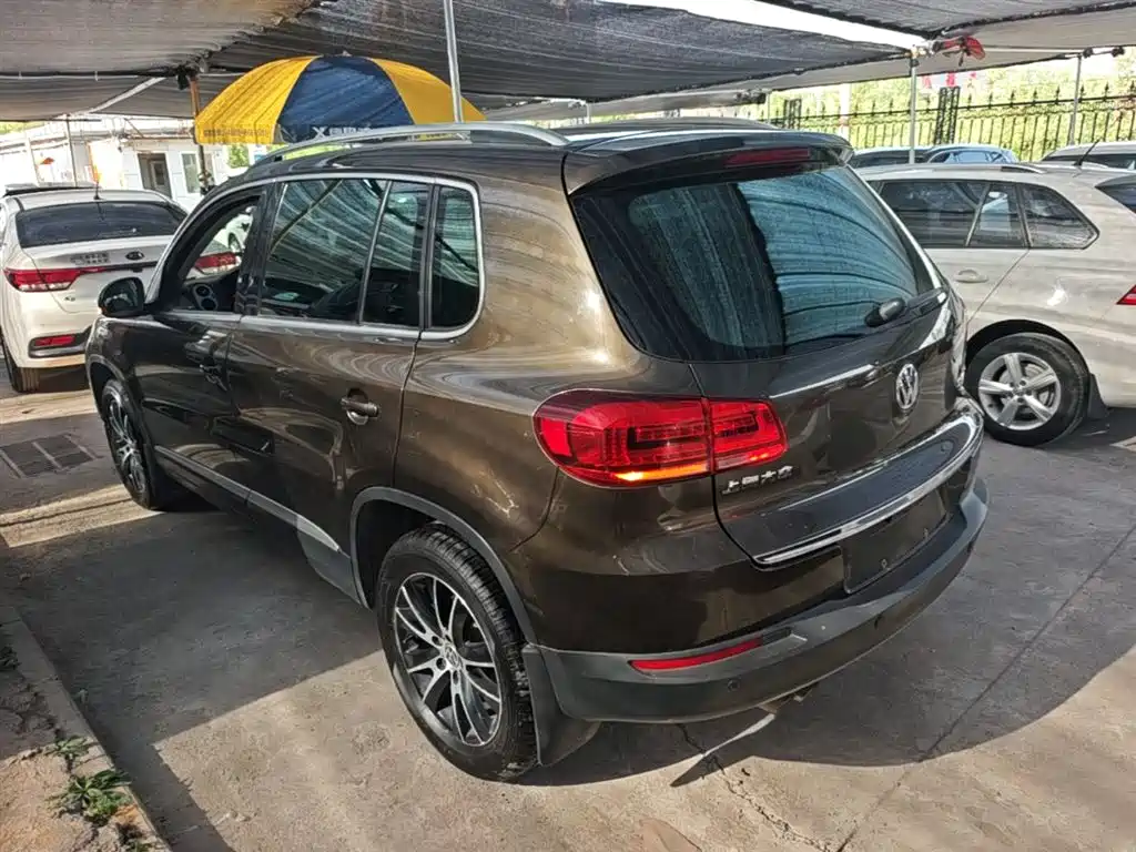 VOLKSWAGEN TIGUAN