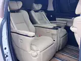 Фото 11 - Toyota Vellfire