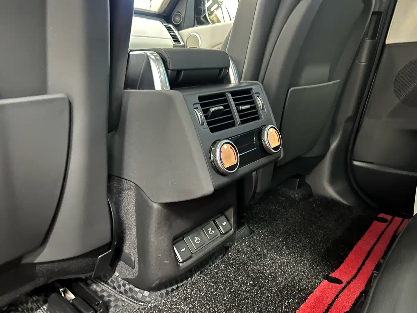 Land Rover Discovery 2021 360PS R-Dynamic HSE фото 10