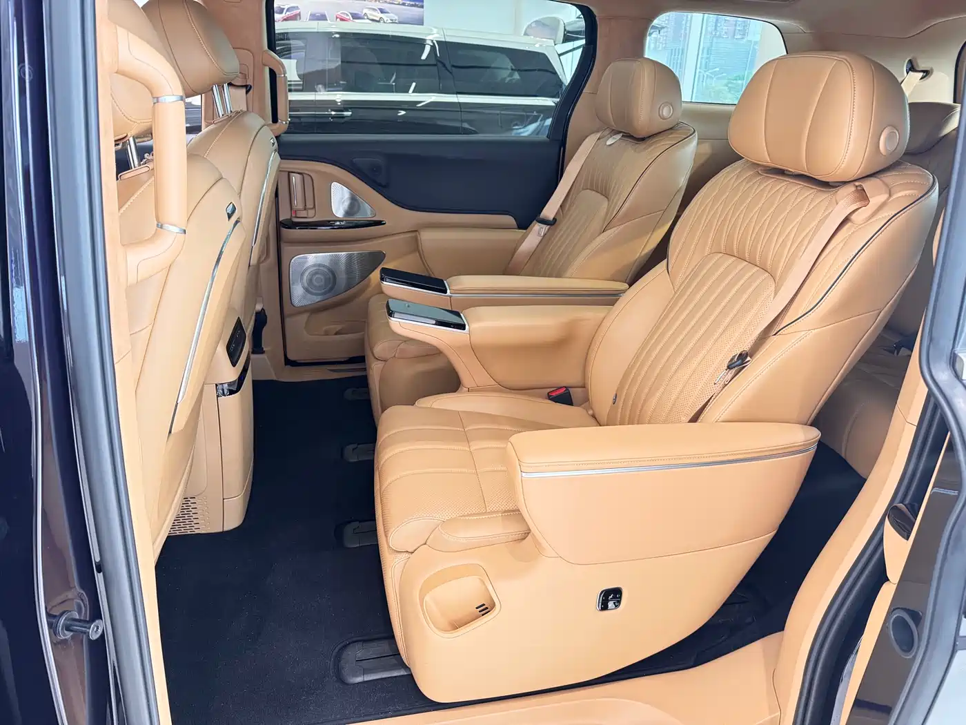 Voyah Auto Voyah Dreamer 2025 PHEV AWD Flagship Kunpeng Edition фото 8