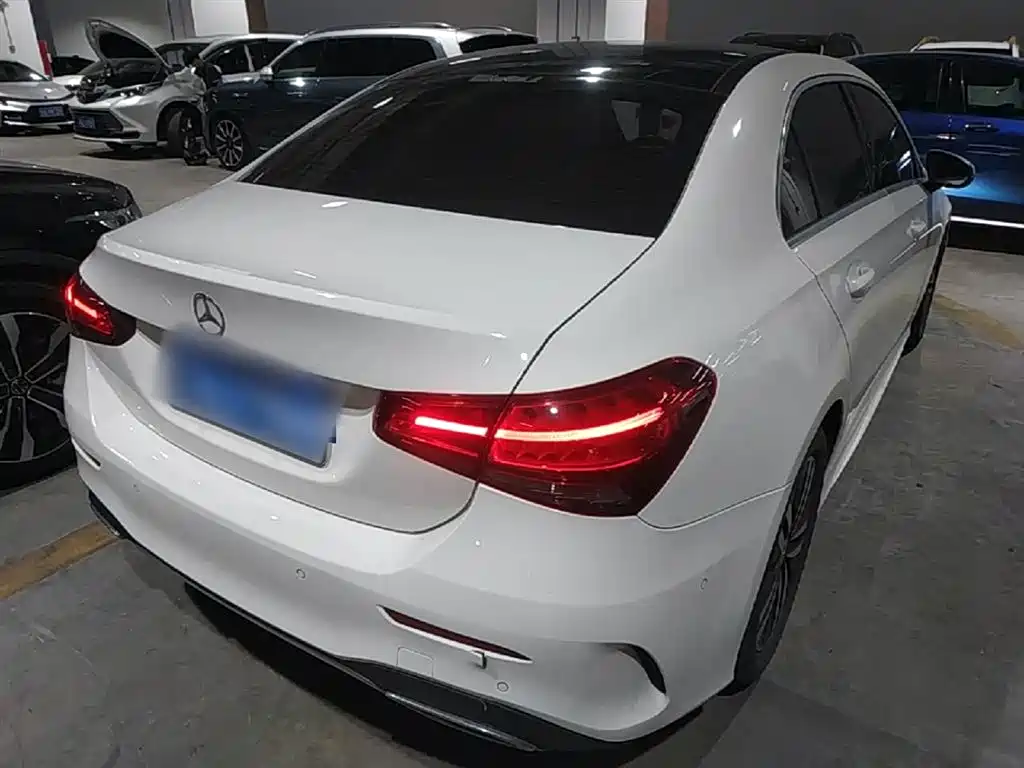 Mercedes-Benz A-Class 2019 A 180 L Sport Sedan фото 7