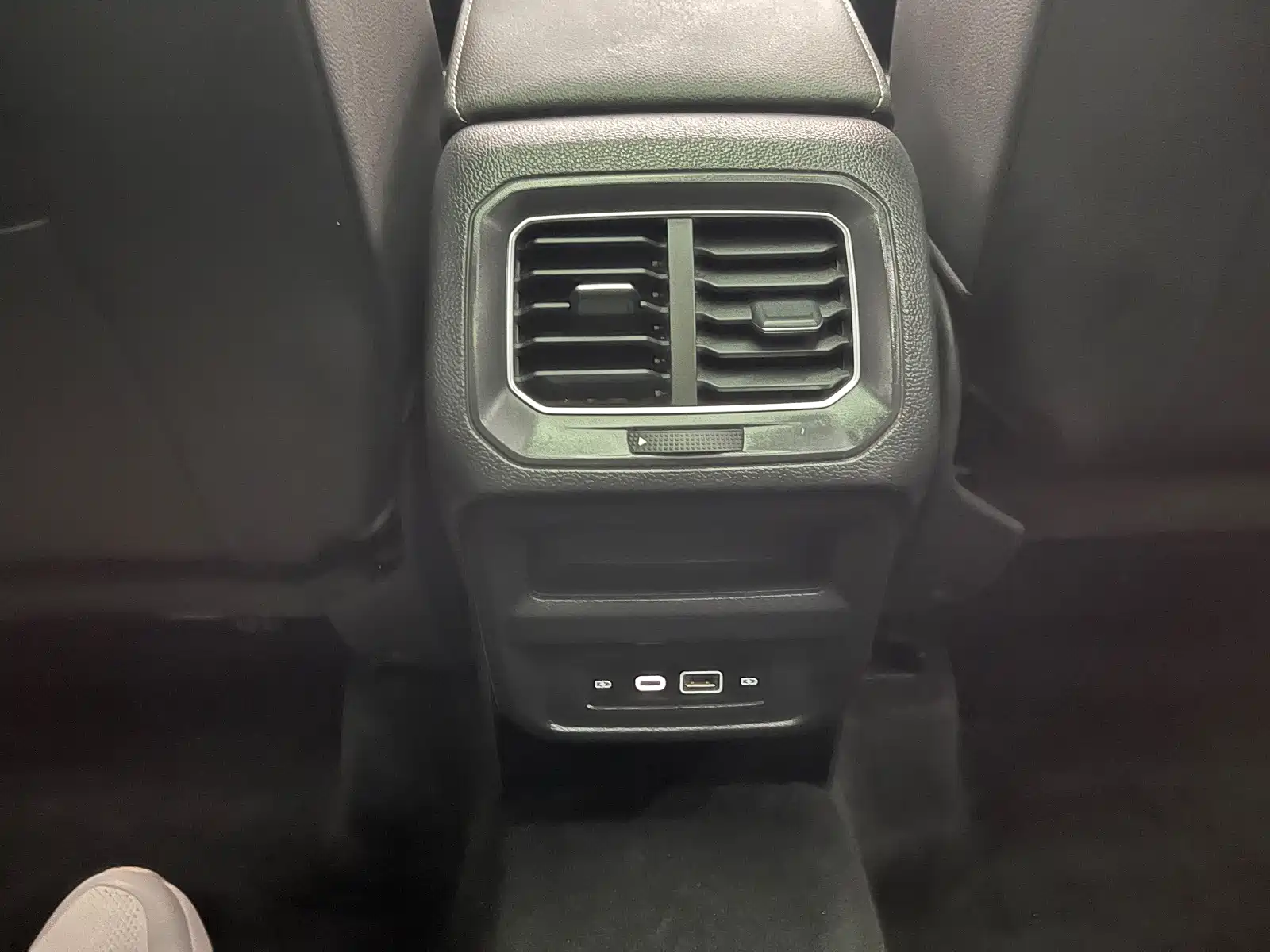 Фото 14 - Volkswagen Tiguan L