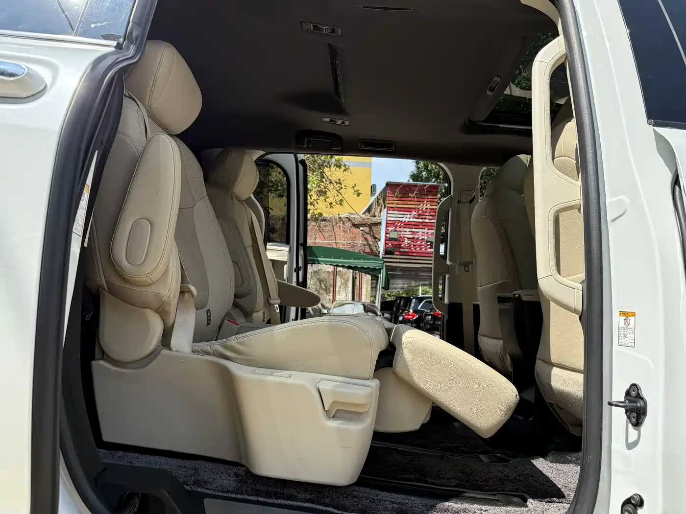 Toyota Sienna 2023 2.5L Hybrid Premium Edition фото 12