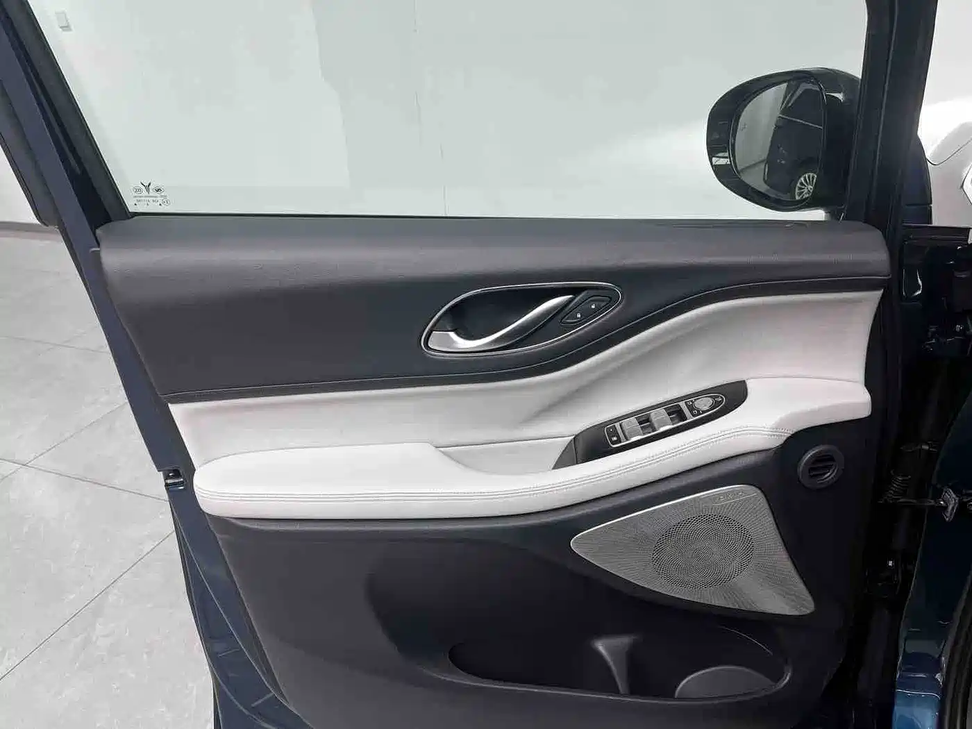 Voyah Auto Voyah Dreamer 2025 PHEV AWD Flagship Kunpeng Edition фото 12