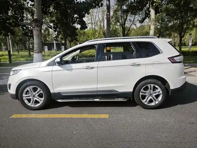 Фото 15 - Ford Edge