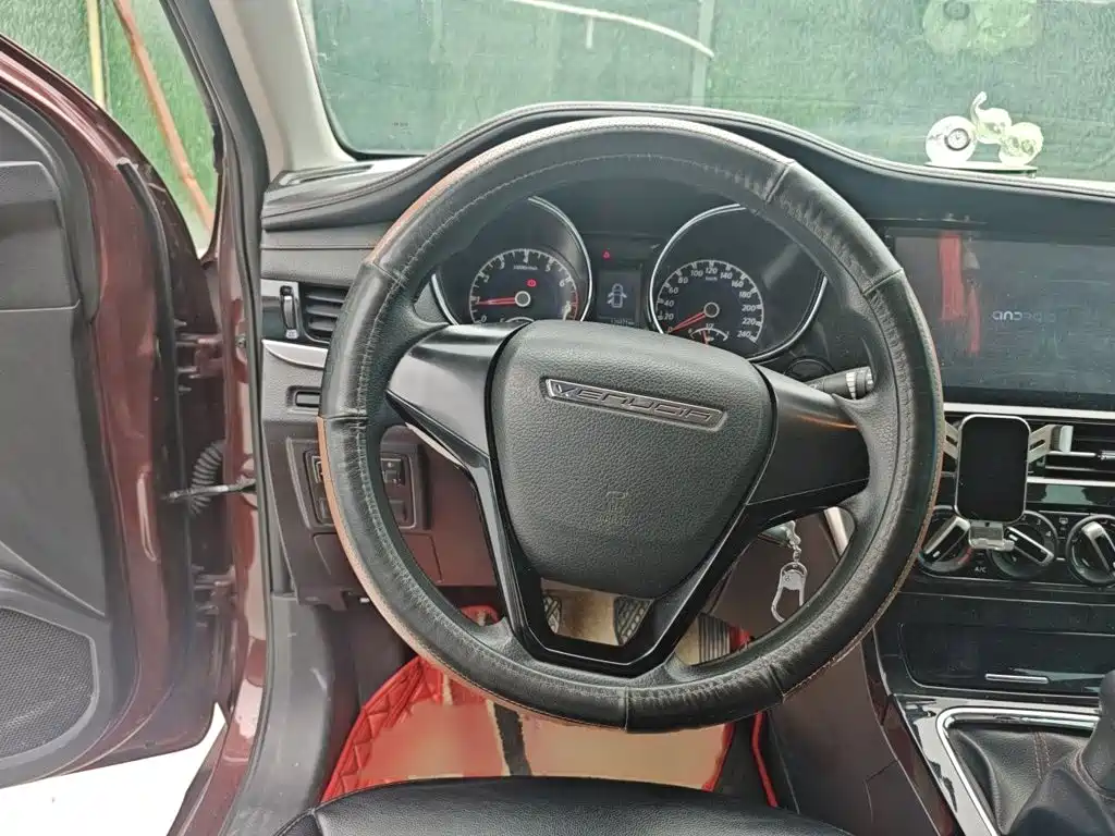2018 Venucia T70
