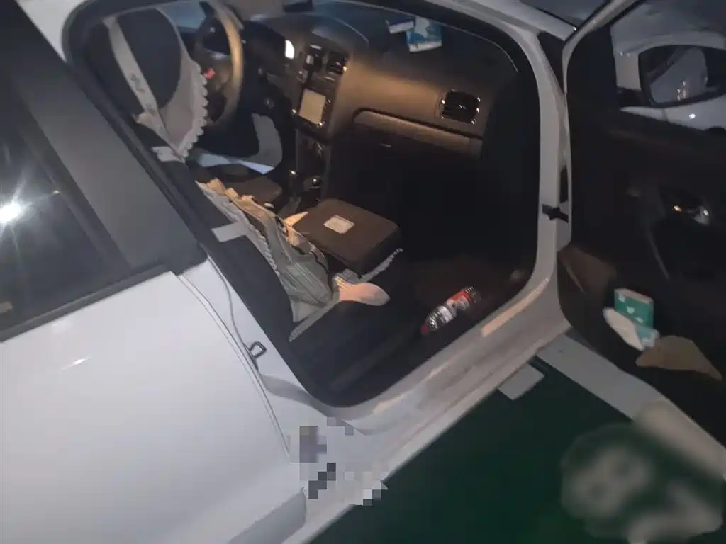 Volkswagen Polo 2014 1.6L Automatic Comfort Edition фото 20