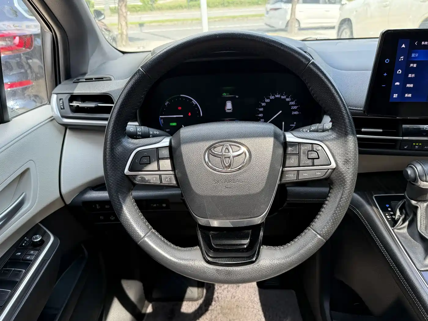 Toyota Sienna 2023 2.5L Hybrid Premium Edition фото 16