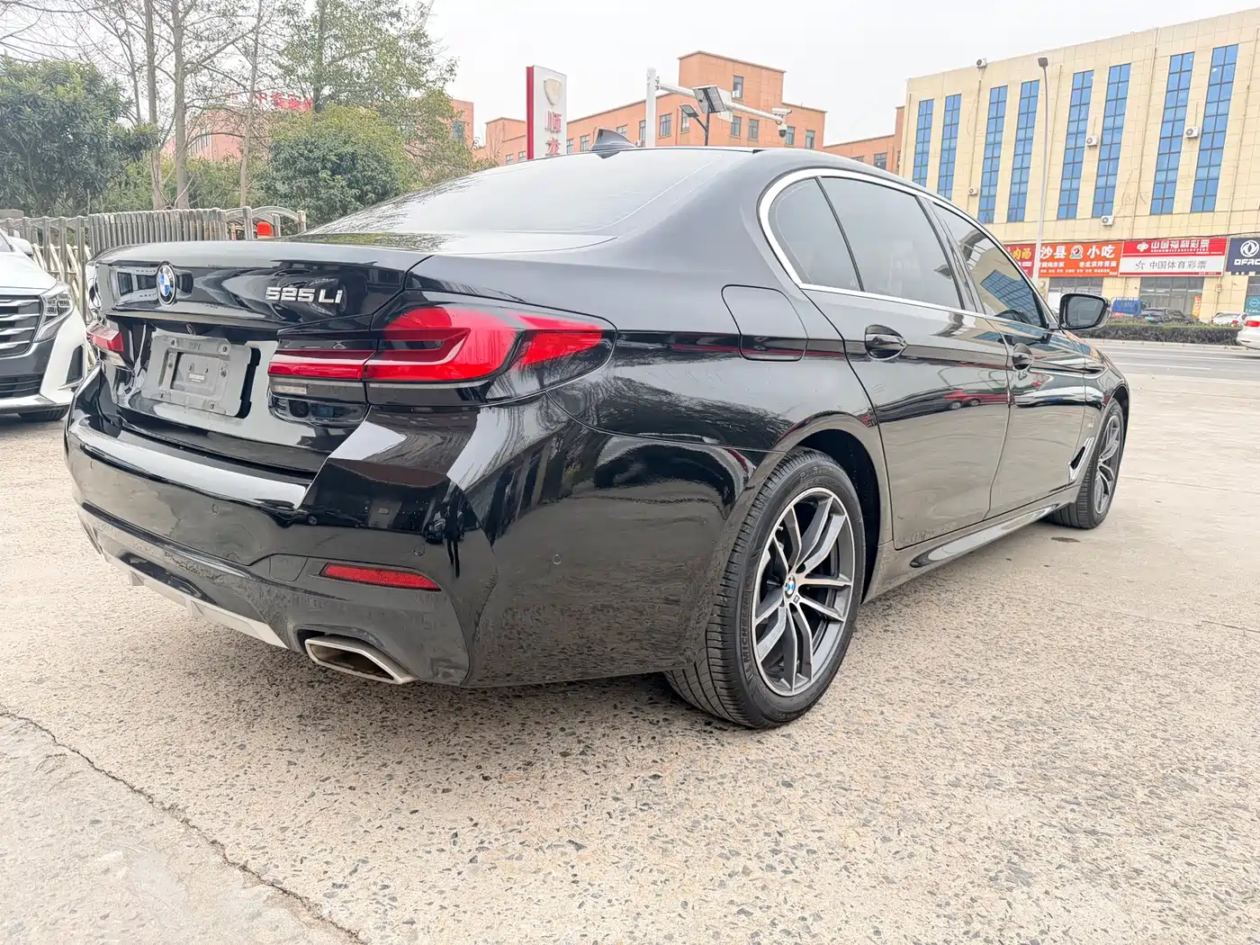 BMW 5 Series 2021 525Li M Sport Package фото 4