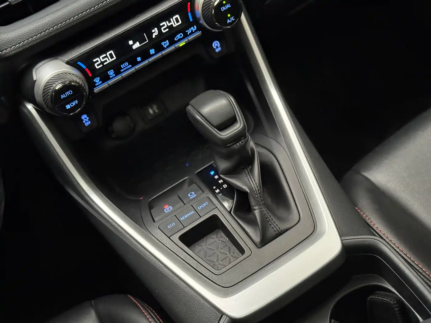 Toyota RAV4 Rongfang 2020 2.0L CVT 2WD Trend Edition фото 14